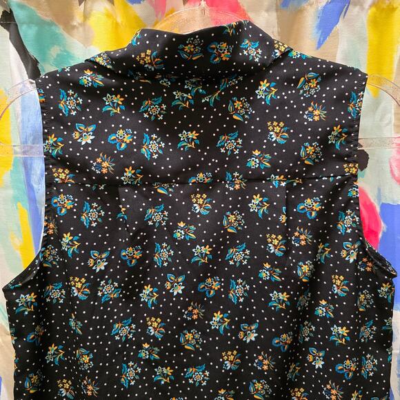 Cabi adorable black ditsy floral sleevless collared button down top small - Picture 10 of 10